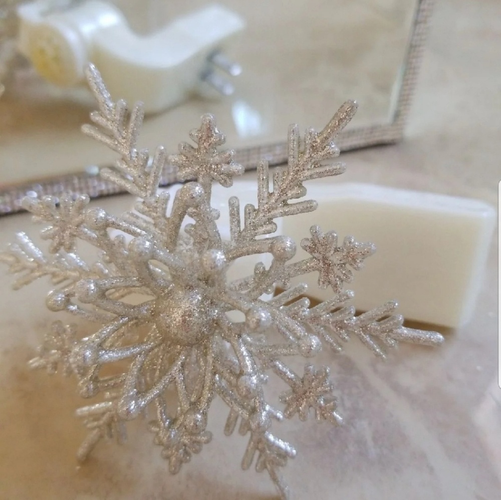 SALE! Bath & Bodyworks Snowflake Diffuser Plug